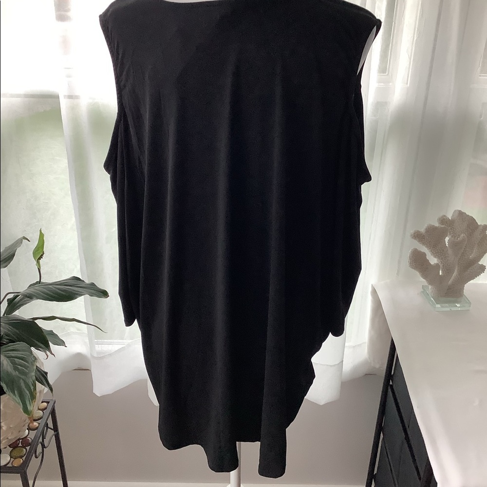 Torrid cold shoulder top - Picture 5 of 7